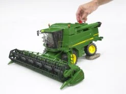 BRUDER 02132 - John Deere Mähdrescher T670i -Spielzeugverkauf bruder 02132